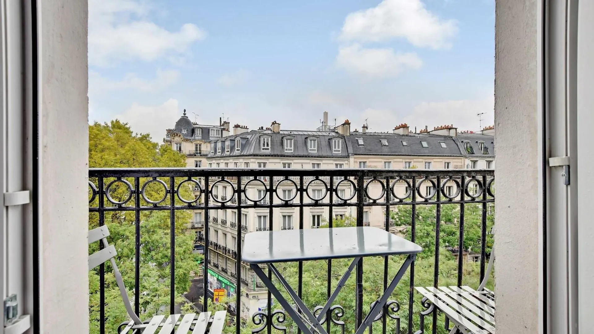 Republique - Magenta Apartment