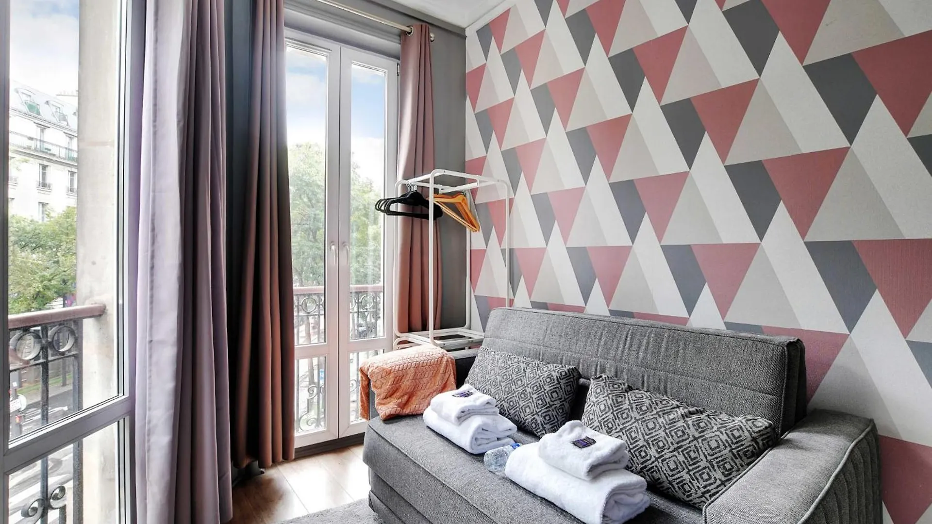 Apartment Republique - Magenta *