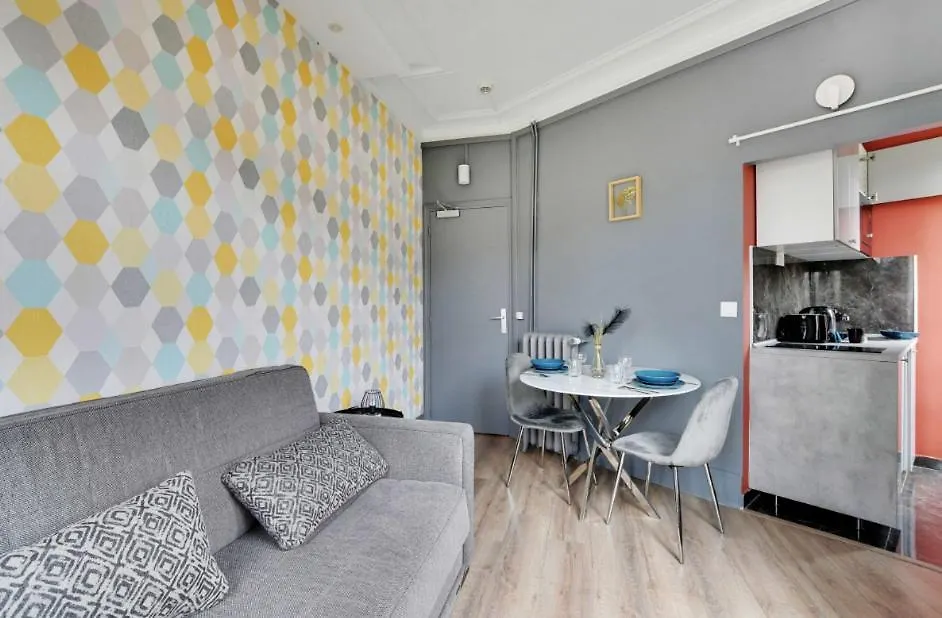 Republique - Magenta Apartment *